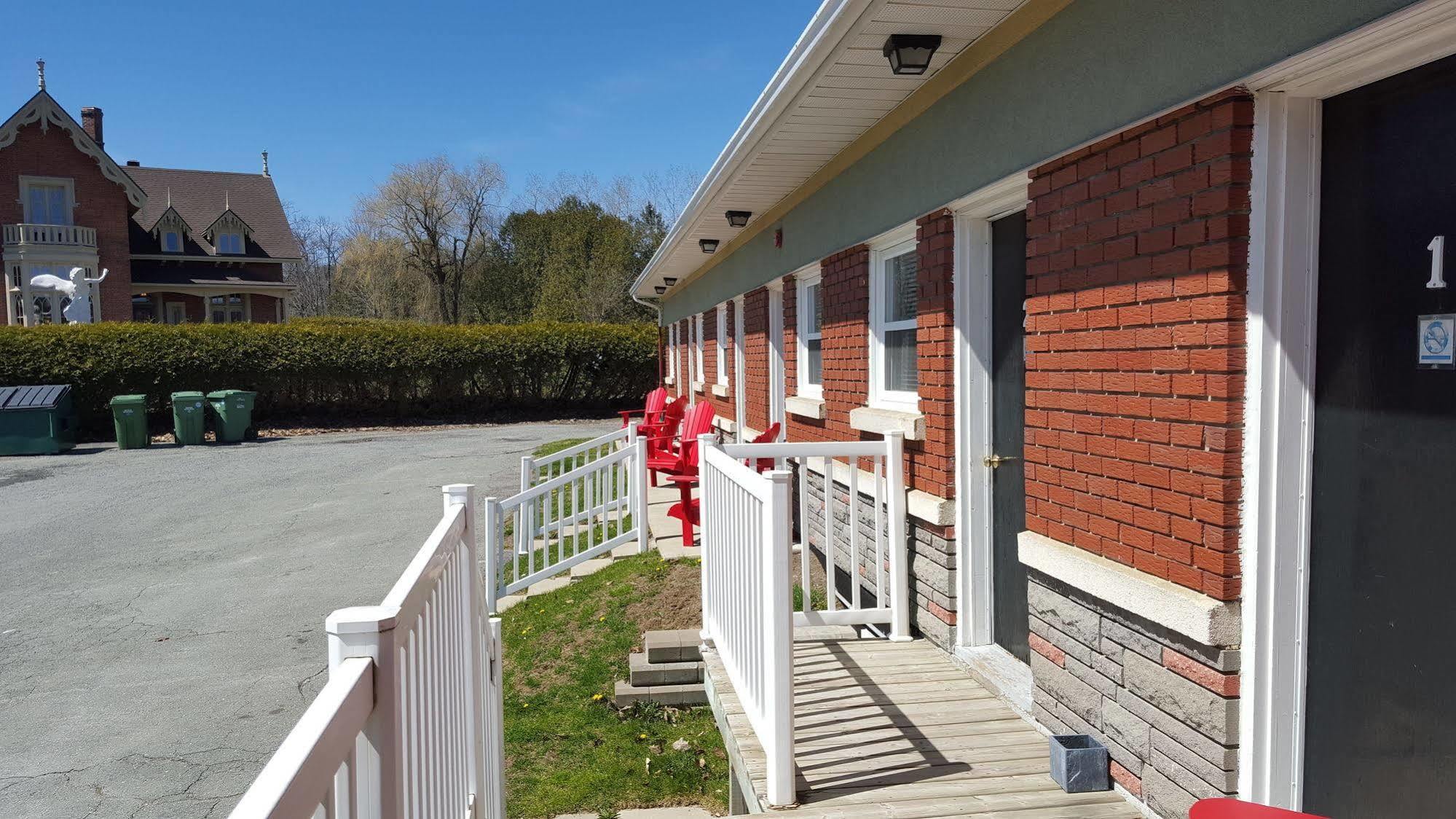 Motel Le Refuge Sherbrooke Exterior foto